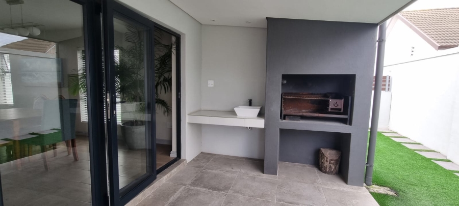 3 Bedroom Property for Sale in Jakarandas Western Cape